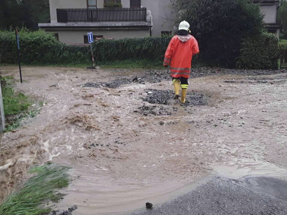 Na Vysočině měli hasiči plné práce s odklízením škod, které napáchala bouřka