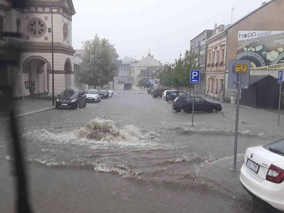 Na Vysočině měli hasiči plné práce s odklízením škod, které napáchala bouřka