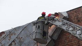 Kvůli pondělní odpolední bouřce se hasiči na jižní Moravě do noci nezastavili. Vyjížděli více než 260x.