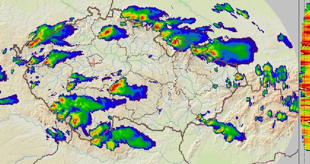 Bouřky nenechají Česko ani na chvíli v klidu, přicházejí další hormy a blesky