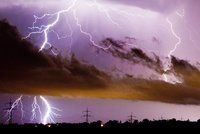 Do Česka se ženou silné bouřky: Déšť a blesky potrvají i další dny