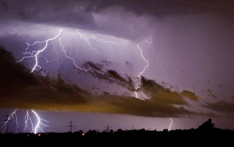 Meteorologové varují před extrémními bouřkami!