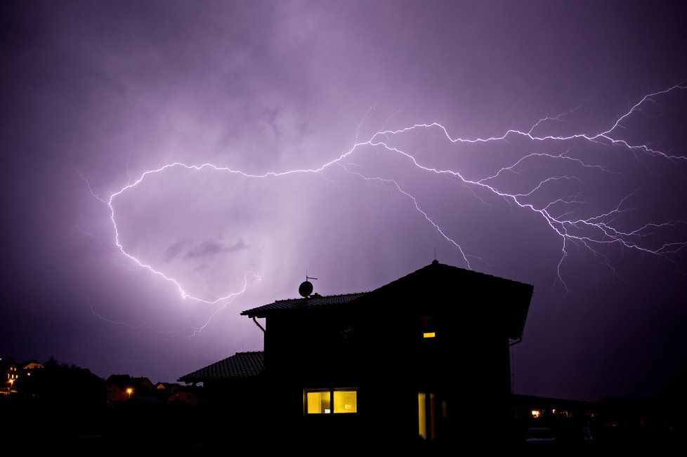 V úterý odpoledne dorazily do Česka bouřky