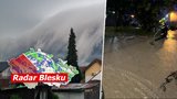 Na Česko udeřila tsunami bouřek! Povodně v Praze, sesuvy půdy a propadlý strop v baru, sledujte radar Blesku