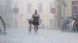 Teploty šplhaly až ke 35 °C. Vedro už ale střídají bouřky