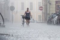 Teploty šplhaly až ke 35 °C. Vedro už ale střídají bouřky