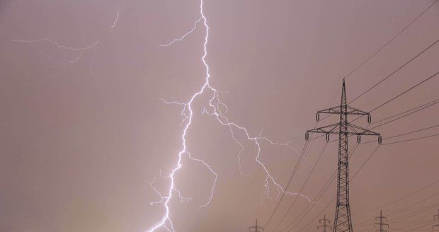 Jih Česka zasáhne silný déšť, Moravu i bouřky, varují meteorologové. Sledujte radar