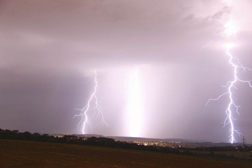 Takto zachytil fotograf Matěj Hrabánek bouřky v pražských Čimicích v loňském roce.
