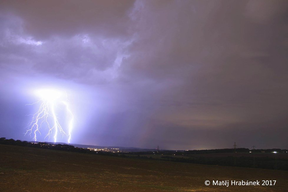 Takto zachytil fotograf Matěj Hrabánek bouřky v pražských Čimicích v loňském roce.