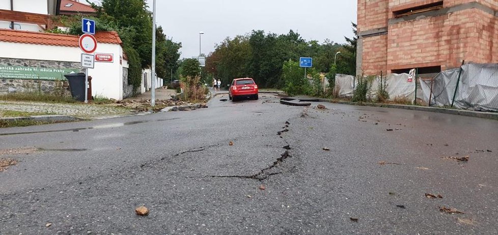 14. srpen 2020: Do Prahy zavítala bouřka, která vyplavila několik sklepů a zatopila ulice. Jiné ulici skončily značne poničené. Takhle to vypadalo v Troji.