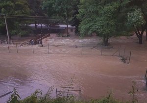 Jihomoravští hasiči měli ve středu večer a v noci na čtvrtek plné ruce práce po přívalových deštích.