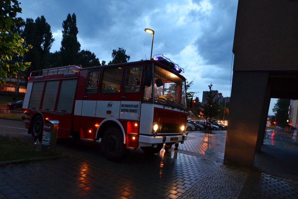 Hasiči v Moravskoslezském kraji museli odčerpávat vodu ze zatopených sklepů.