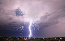 Varování meteorologů: Dnes v Česku udeří vichřice a krupobití!