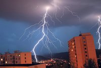 Již dnes nás čekají bouřky a přívalové deště, varují meteorologové