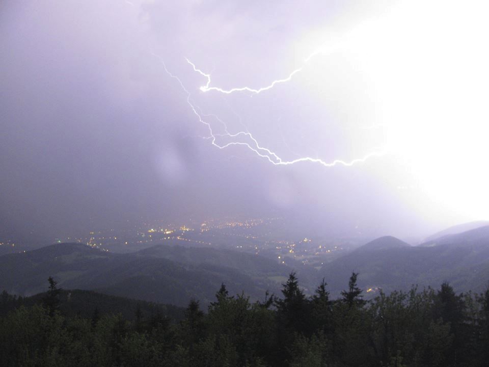 Bouřky pohledem objektivů kamer Českého hydrometeorologického ústavu (archivní foto)