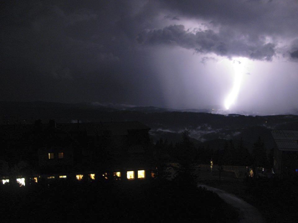 Bouřky pohledem objektivů kamer Českého hydrometeorologického ústavu.