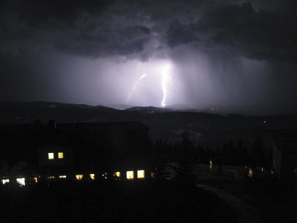 Bouřky pohledem objektivů kamer Českého hydrometeorologického ústavu.