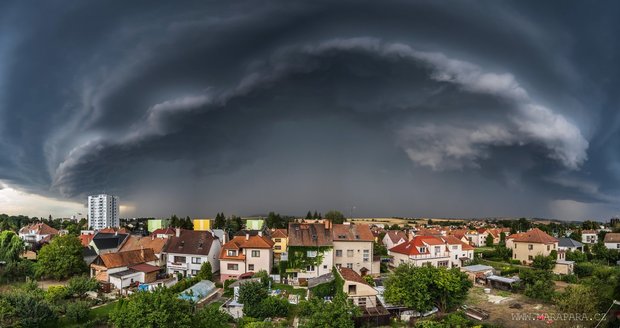 Bouře po tropech: Při příchodu bouřky nad Kyjov se vytvořila supercela, vyfotil ji fotograf Marek Svoboda (28.7.2020)