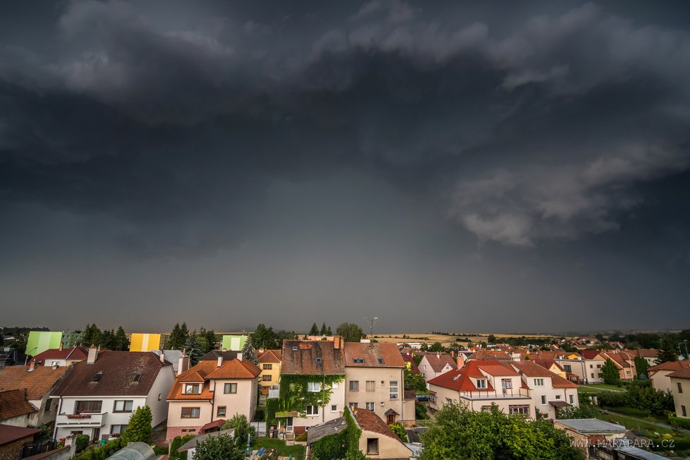 Bouře po tropech: Při příchodu bouřky nad Kyjov se vytvořila supercela, vyfotil ji fotograf Marek Svoboda (28.7.2020)