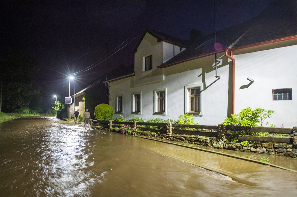 Rozvodněný Kremžský potok v Brlohu na Prachaticku (29.6.2022)