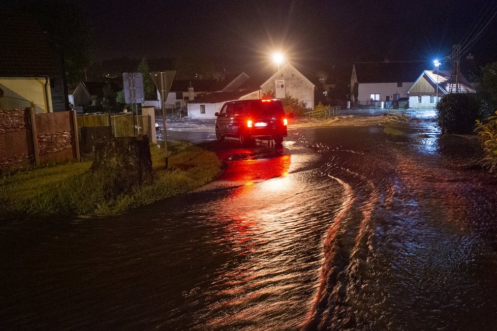 Rozvodněný Kremžský potok v Brlohu na Prachaticku (29.6.2022)