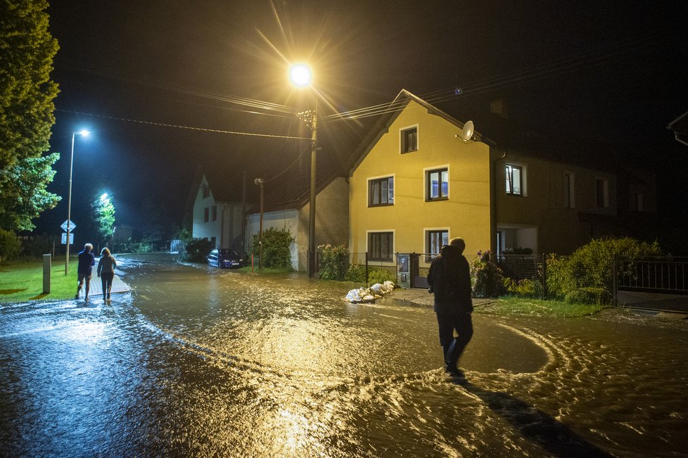 Rozvodněný Kremžský potok v Brlohu na Prachaticku (29.6.2022)