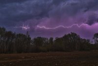 Bouřky a lijáky opět udeřily. Čeká nás i návrat sněhu a náledí, sledujte radar Blesku