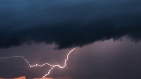 Bouřky v Česku zdokumentovali i lovci bouřek z organizace Czech Thunderstorm Research Association z.s. (30.3.2023)