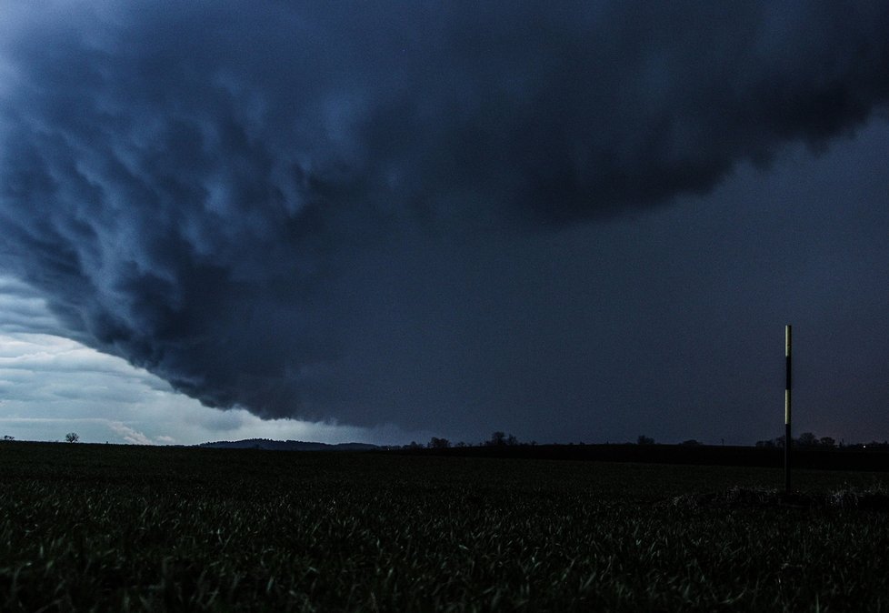 Bouřky v Česku zdokumentovali i lovci bouřek z organizace Czech Thunderstorm Research Association z.s. (30. 3. 2023).