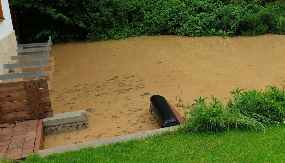 Čerpání vody z rodinného domu v Libereckém kraji (14.6.2020)