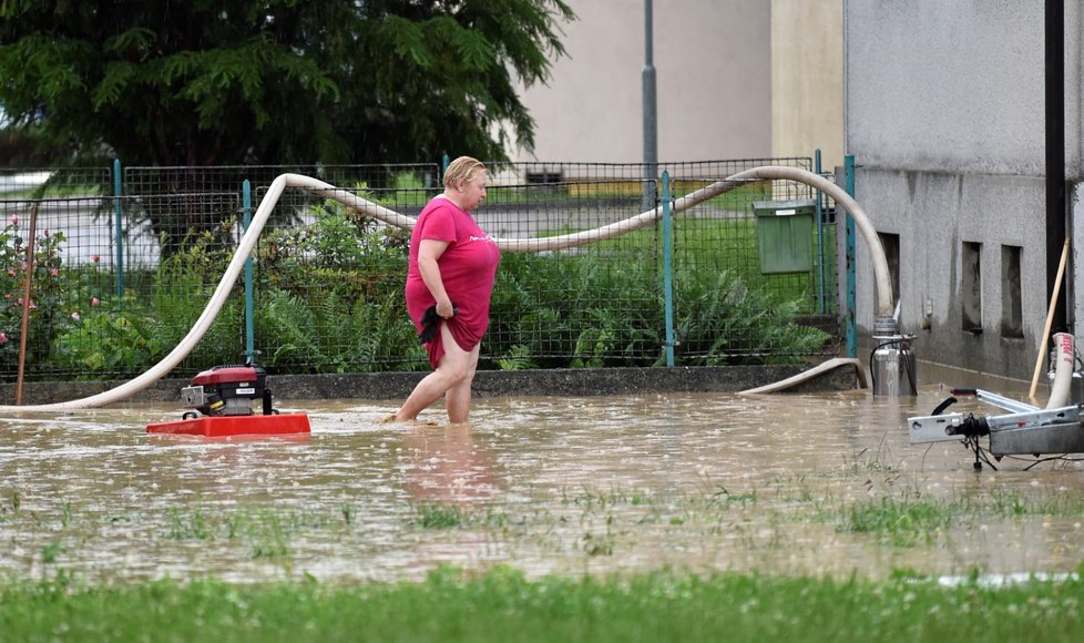 Ve Zlínském kraji zasáhly 13. června 2020 odpoledne silné bouřky s přívalovým deštěm. Jednotky hasičů zasahovaly v Otrokovicích a v oblasti Valašských Klobouk, ve Štítné nad Vláří či ve Zlíně.