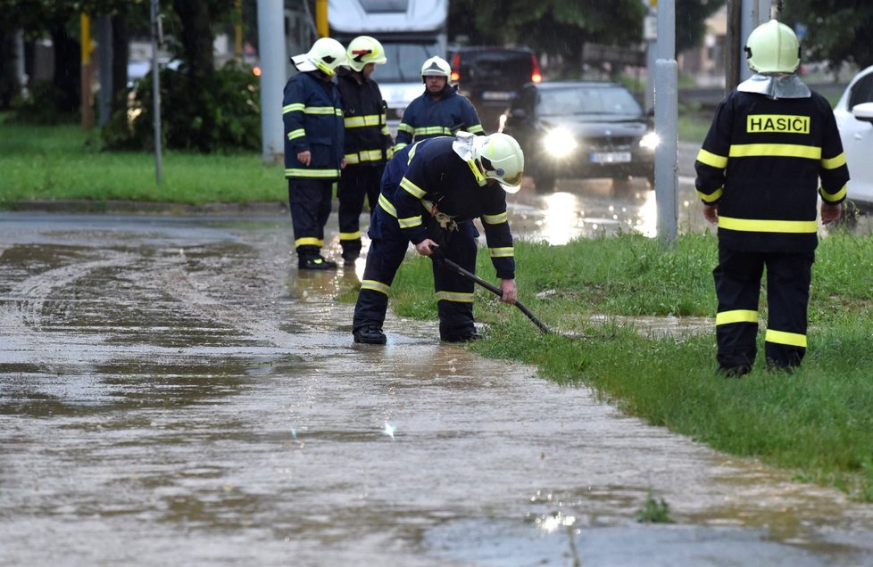 Ve Zlínském kraji zasáhly 13. června 2020 odpoledne silné bouřky s přívalovým deštěm. Jednotky hasičů zasahovaly v Otrokovicích a v oblasti Valašských Klobouk, ve Štítné nad Vláří či ve Zlíně.