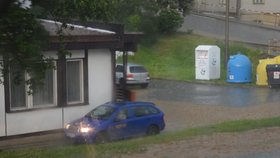 Krupobití a přívalový déšť výrazněji postihl například Kozojedy na západě Čech
