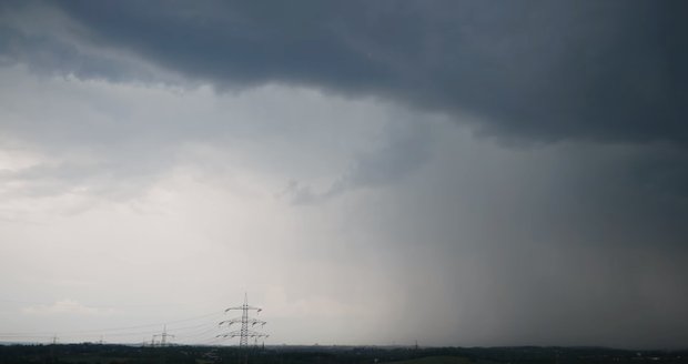 Německo zasáhly silné bouřky, lidem zatopily domy a zkomplikovaly leteckou dopravu