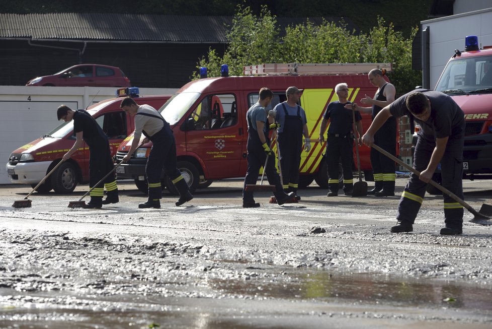 Německo zasáhly silné bouřky, lidem zatopily domy a zkomplikovaly leteckou dopravu