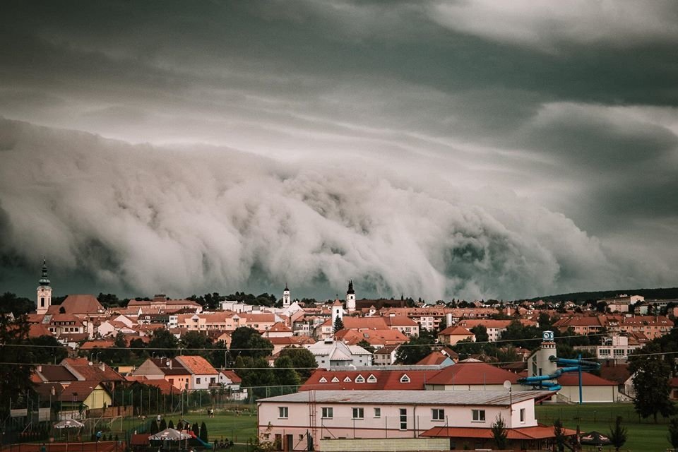 Nad Uherským Brodem se odehrála úchvatná nebeská podívaná 