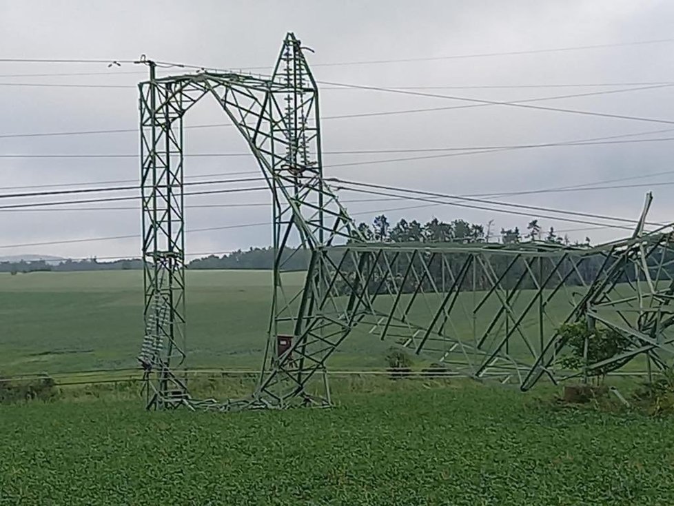 Bouřky poškodily i sloupy jaderné elektrárny Temelín