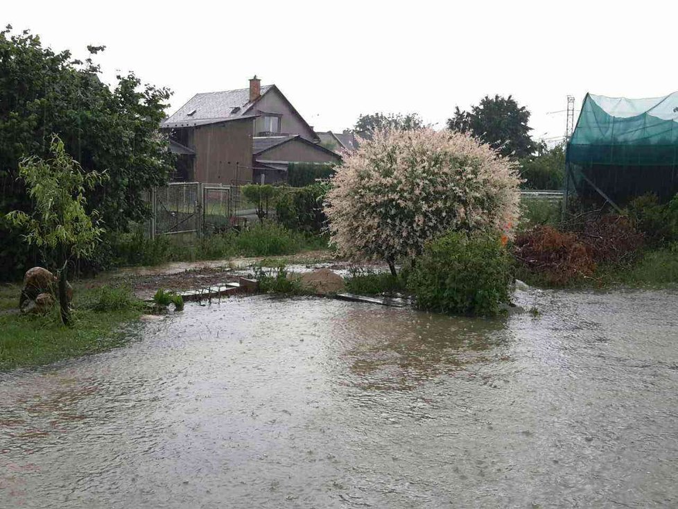 Olomoucký kraj zasáhly silné bouřky s přívalovým deštěm. (13. 6. 2019)