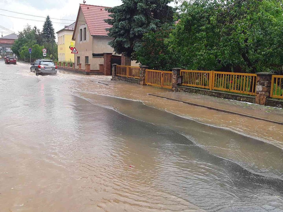 Olomoucký kraj zasáhly silné bouřky s přívalovým deštěm. (13. 6. 2019)