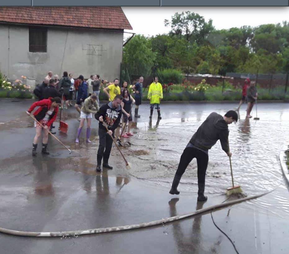 Bouřky udeřily v Olomouckém kraji, hasiči likvidovali jejich následky (16. 6. 2019)