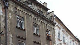 Jarní bouřky napáchaly první škody: V Olomouci se zřítil strop bytu.