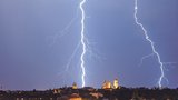 Bouřky postupují Českem, už řádí na Šumavě. Hrozí i kroupy, sledujte radar
