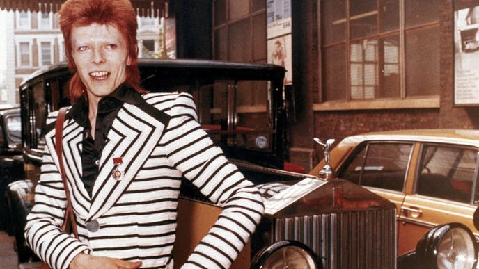 David Bowie se svým Rolls Roycem v roce 1973