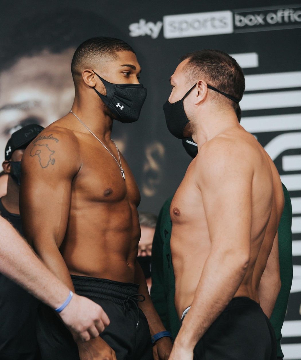 Anthony Joshua a Kubrat Pulev na předzápasovém vážení