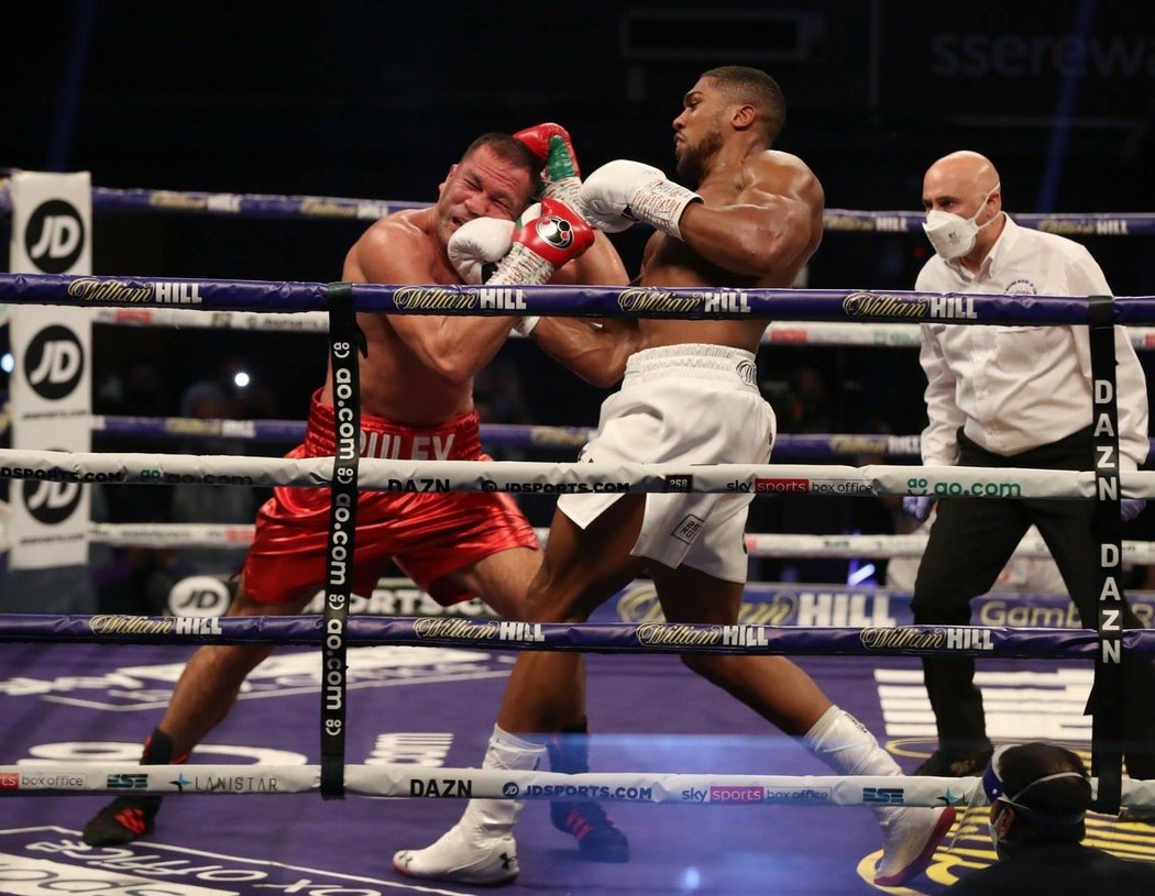 Anthony Joshua knockoutoval Kubrata Puleva v devátém kole!