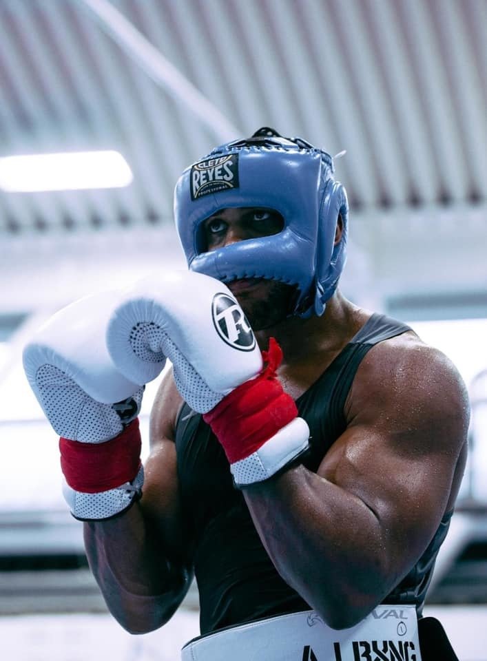 Britský boxer Anthony Joshua během přípravy na zápas bulharským ranařem Kubratem Pulevem.