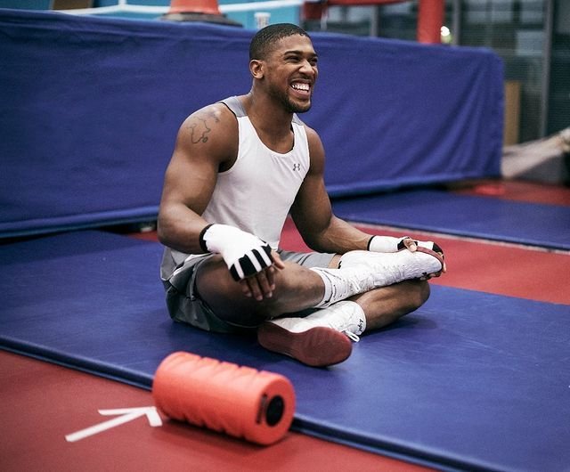 Britský boxer Anthony Joshua se rád směje i průběhem náročných příprav na zápas.