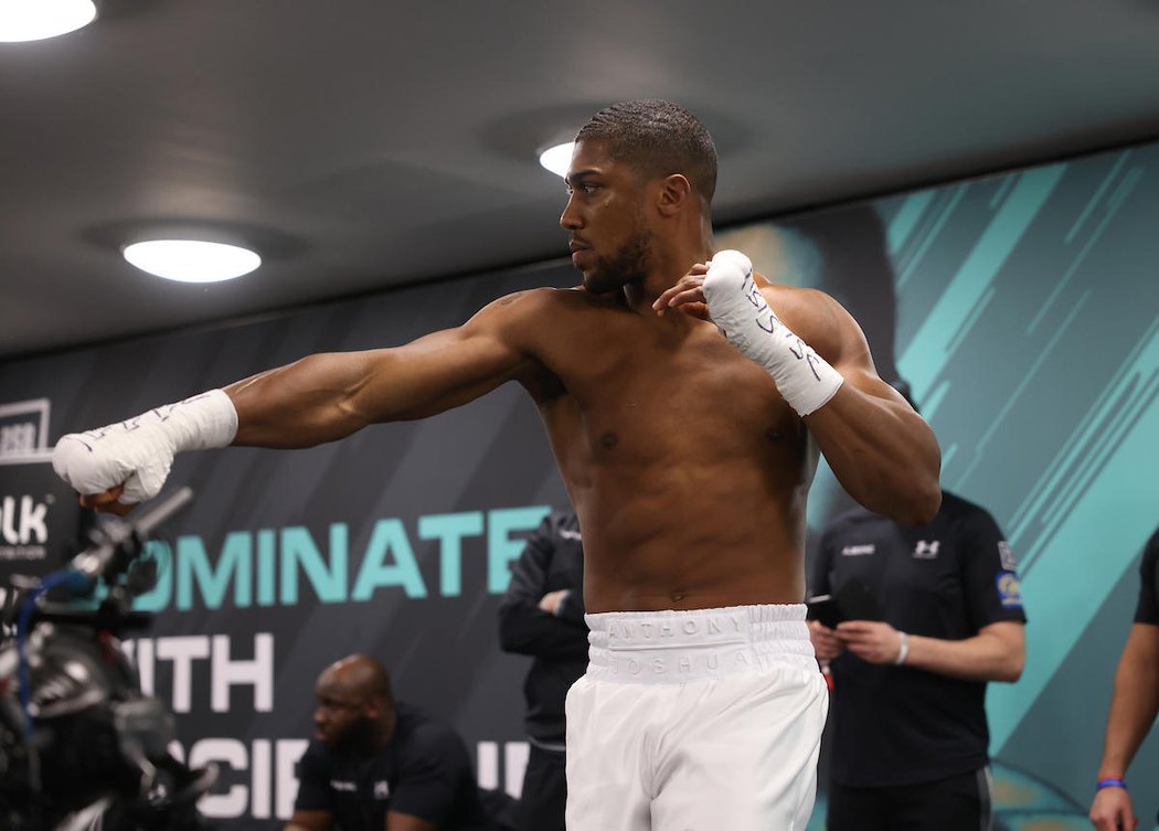 Anthony Joshua několik minut před zápase s Kubratem Pulevem