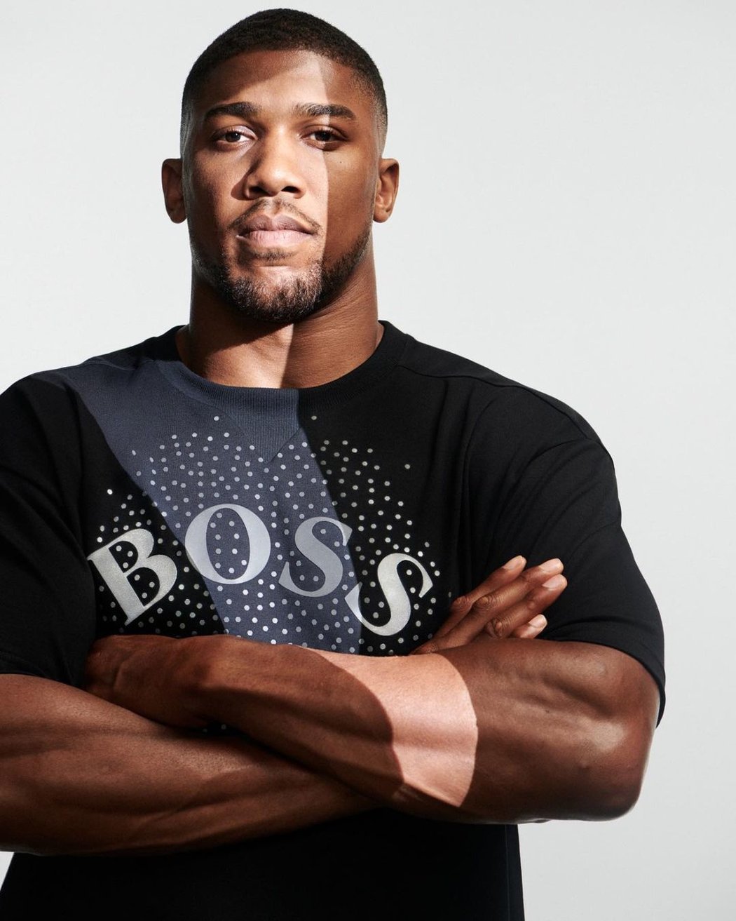 Boxer Anthony Joshua uzavřel spolupráci mezi svou značkou oblečení AJBXNG a výrobcem módy BOSS