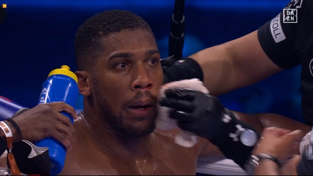 Britský boxer Anthony Joshua porazil Američana Jermaina Franklina na body